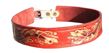 Punziertes Hundehalsband gefärbt